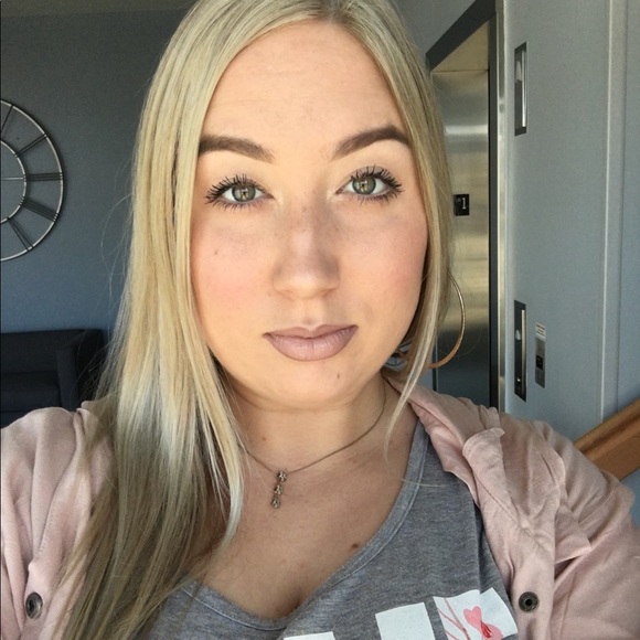 Meet your Posher, Kaitlyn - Picture 3 of 4